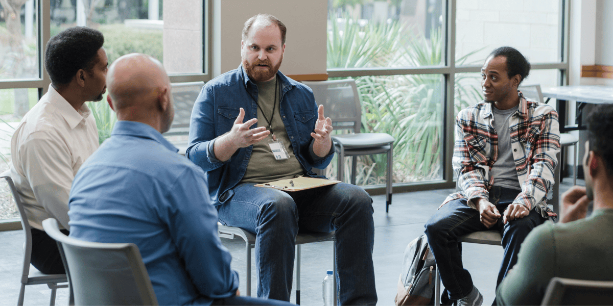 Grupo em avaliação de riscos psicossociais na empresa - Qualitá Mais