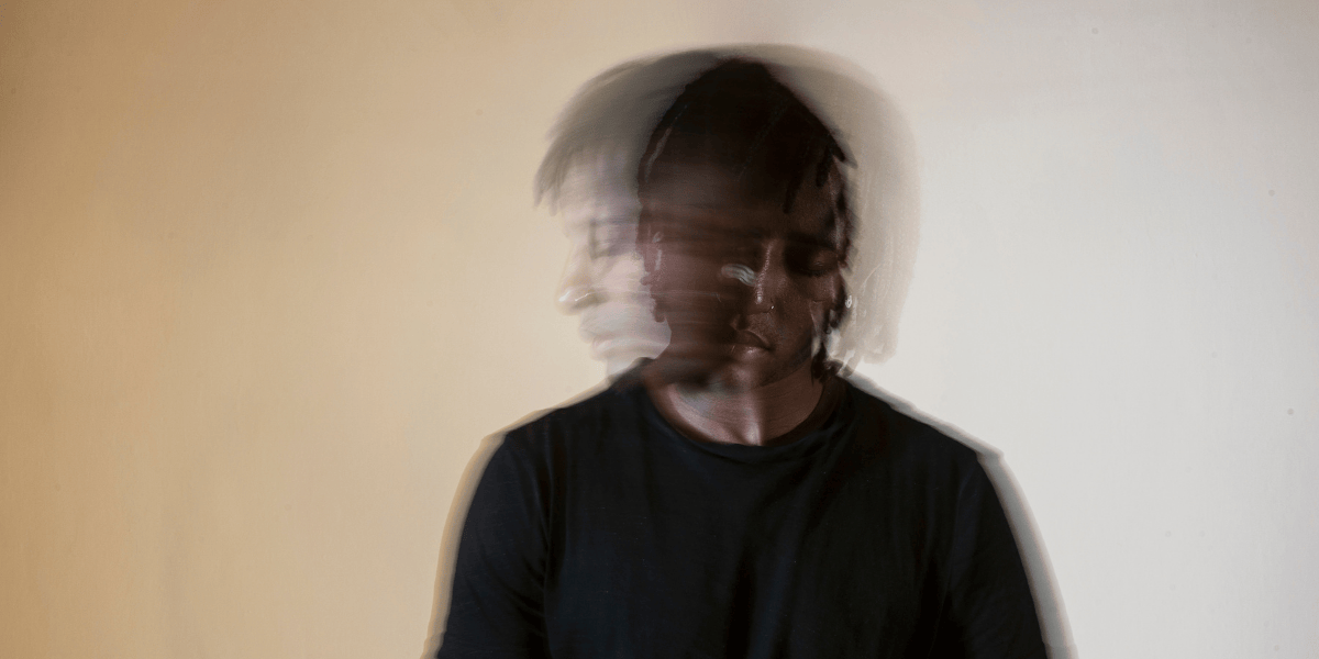 Imagem representando pessoa com sinais de depressão - doenças psicossociais - Riscos psicossociais